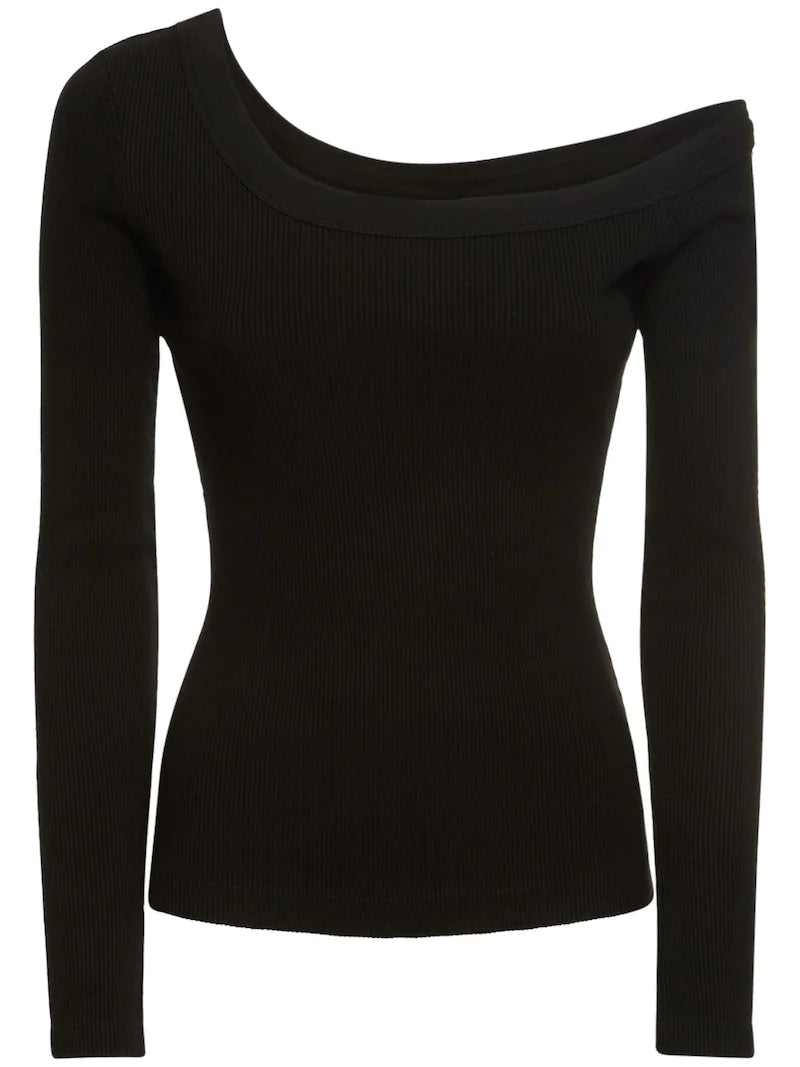 Black Wren Off The Shoulder