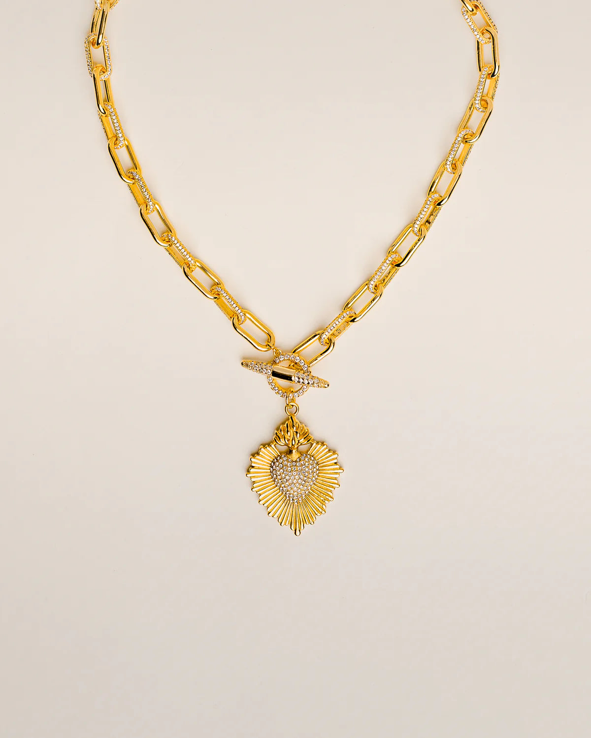 Gold Santa Diamante Corazon Toggle Necklace