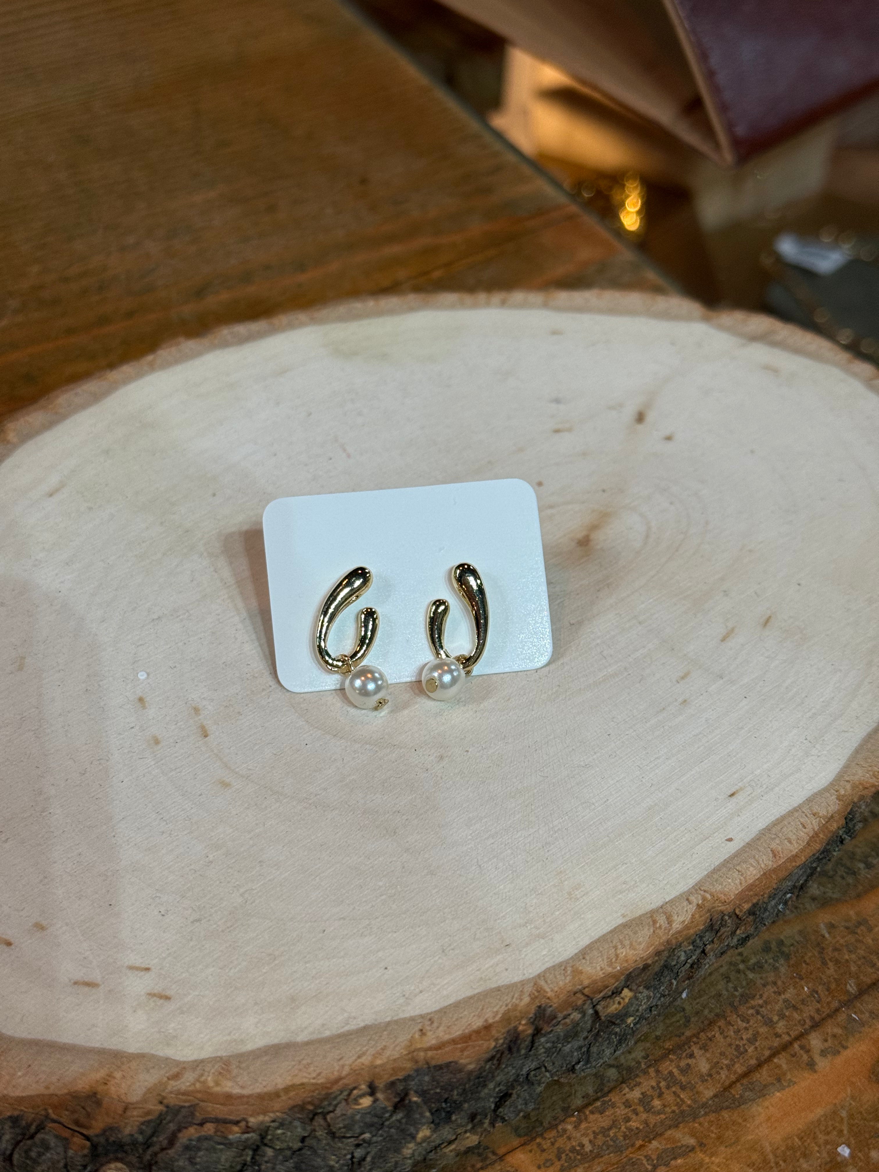 Scoop Pearl Earrings