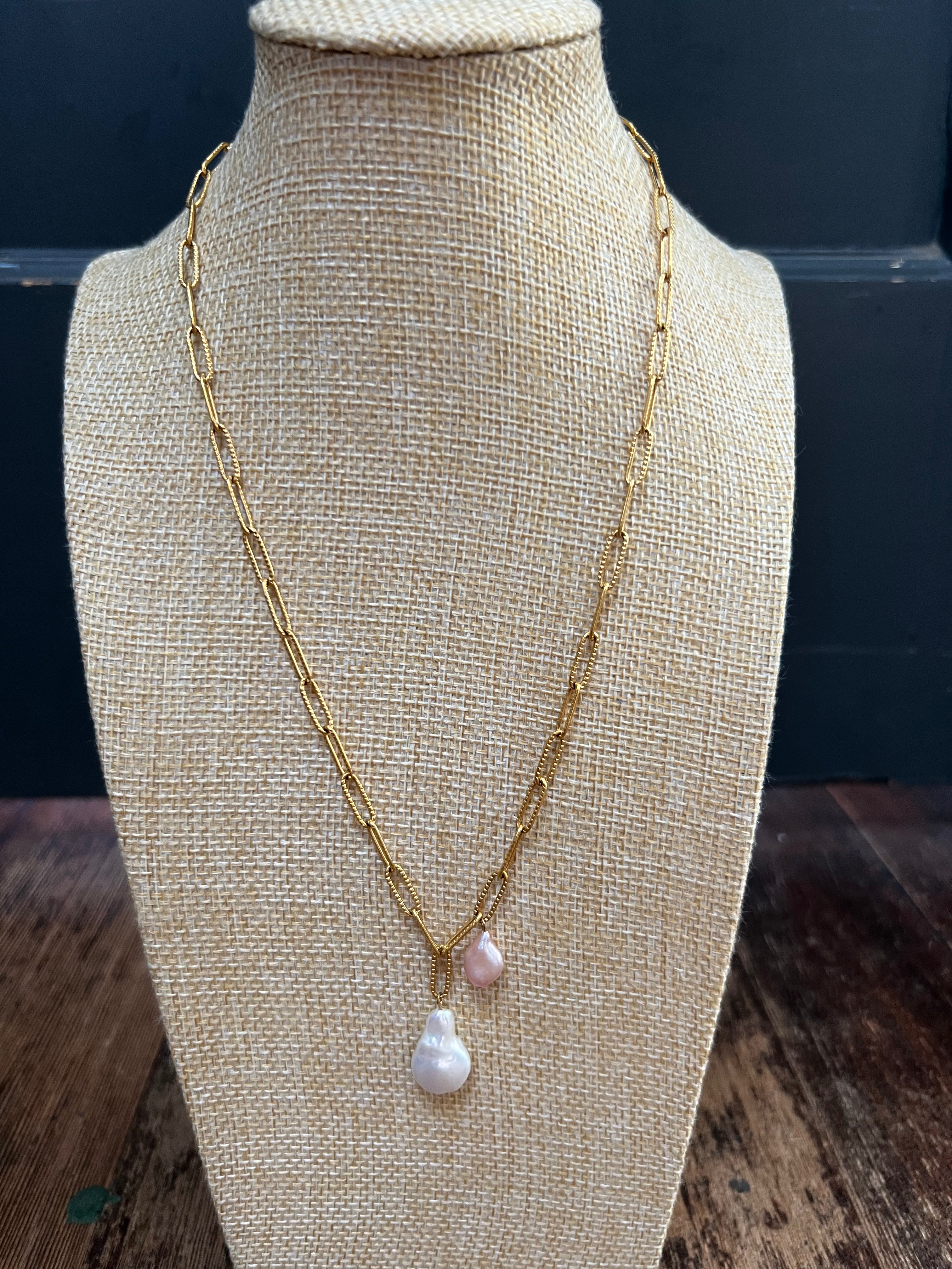 Gold Paper Clip Pear Pearl A11