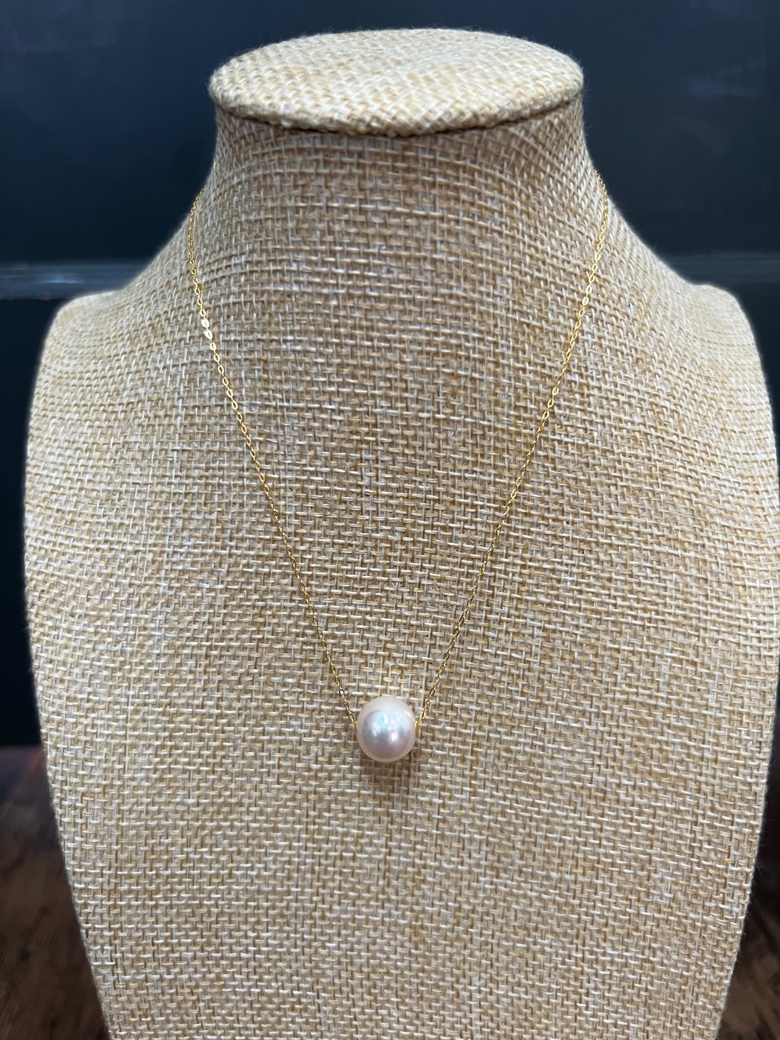 Gold Floating White Pearl A20