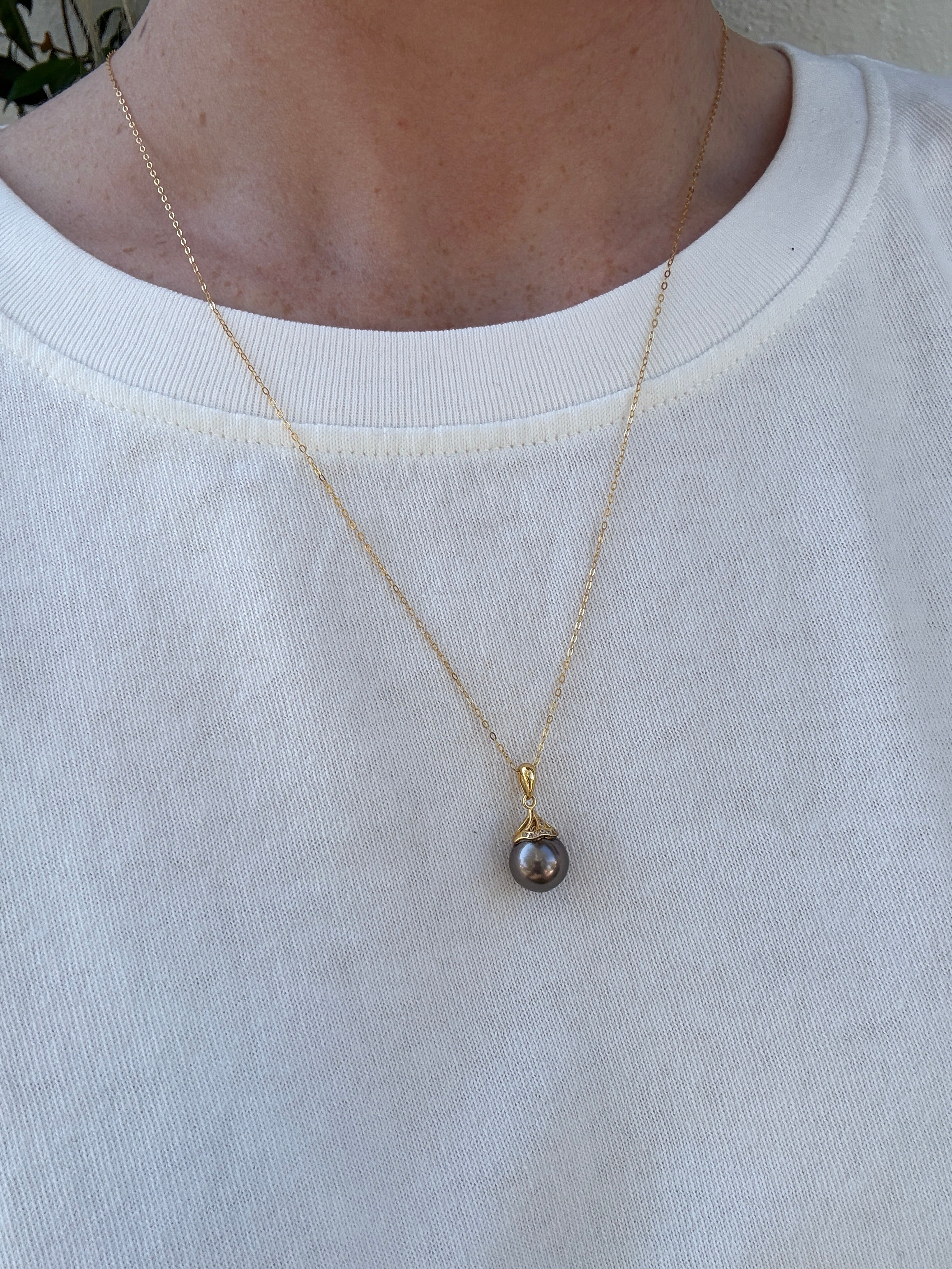 Dainty Gold Single Tahitian Pearl A29