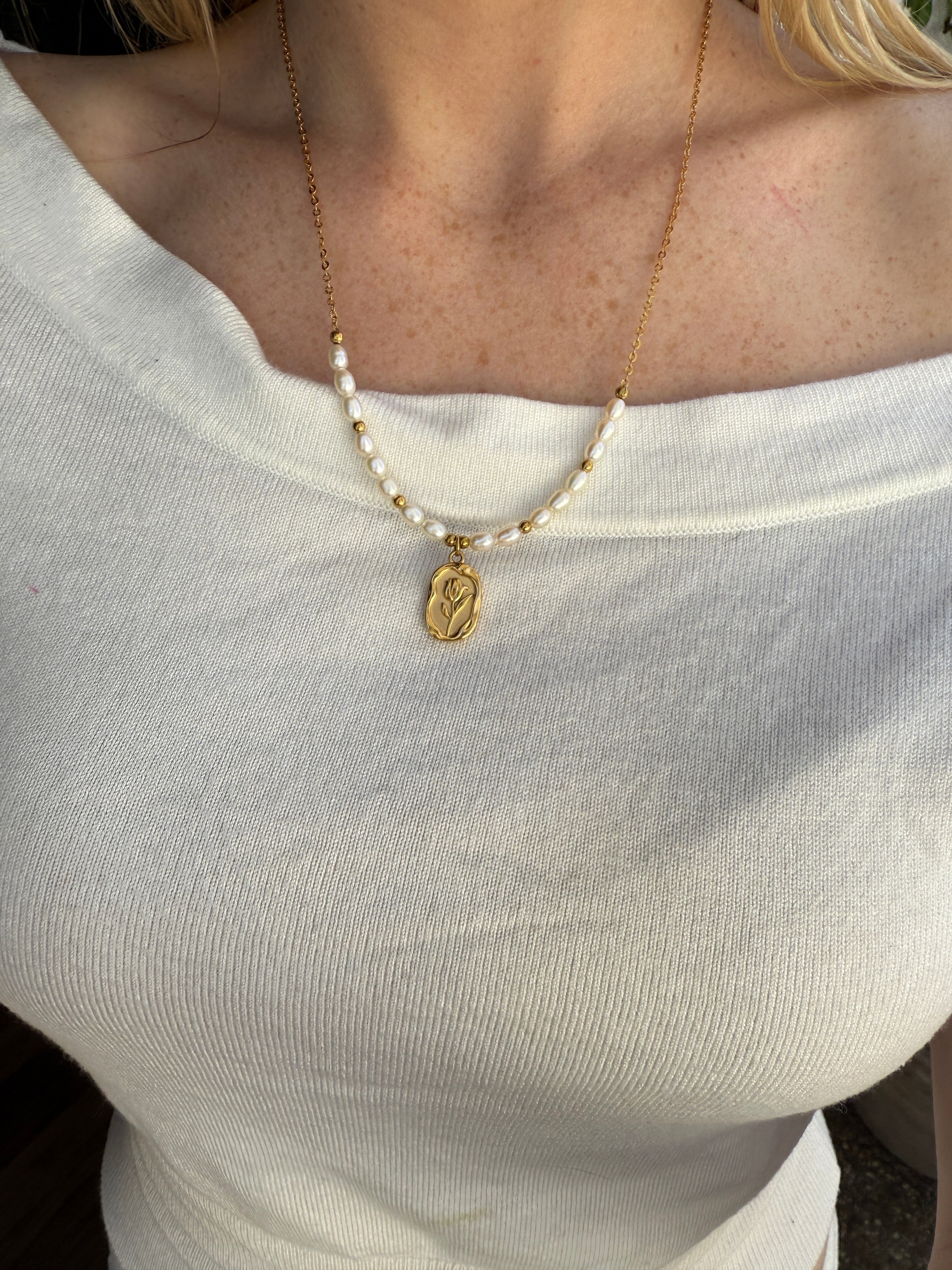 Gold Rose Pendant Strand A15