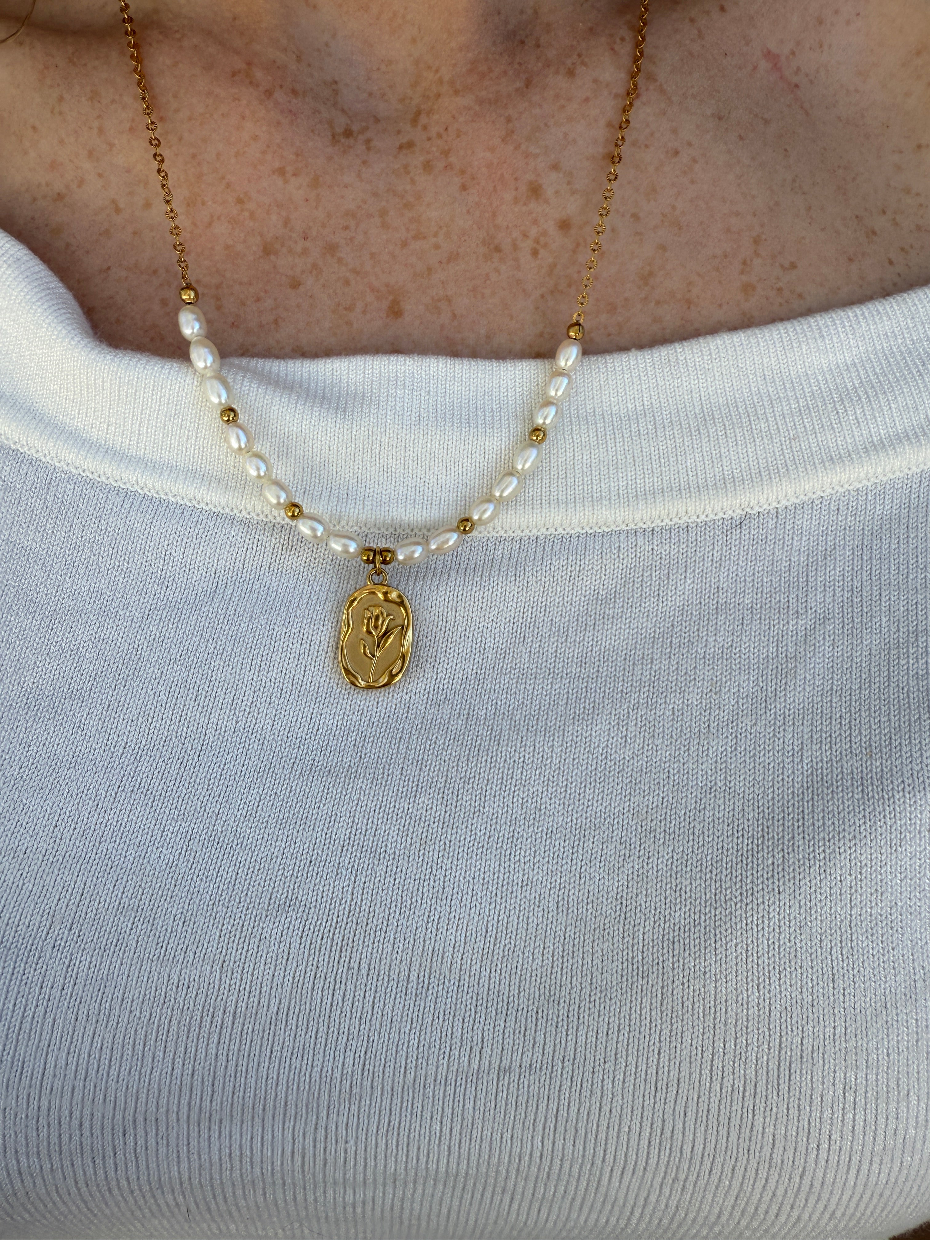 Gold Rose Pendant Strand A15