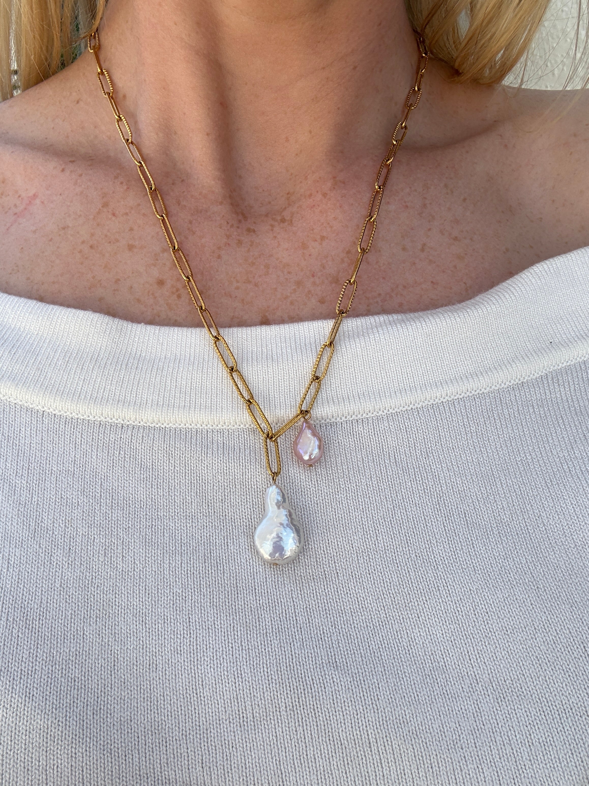 Gold Paper Clip Pear Pearl A11