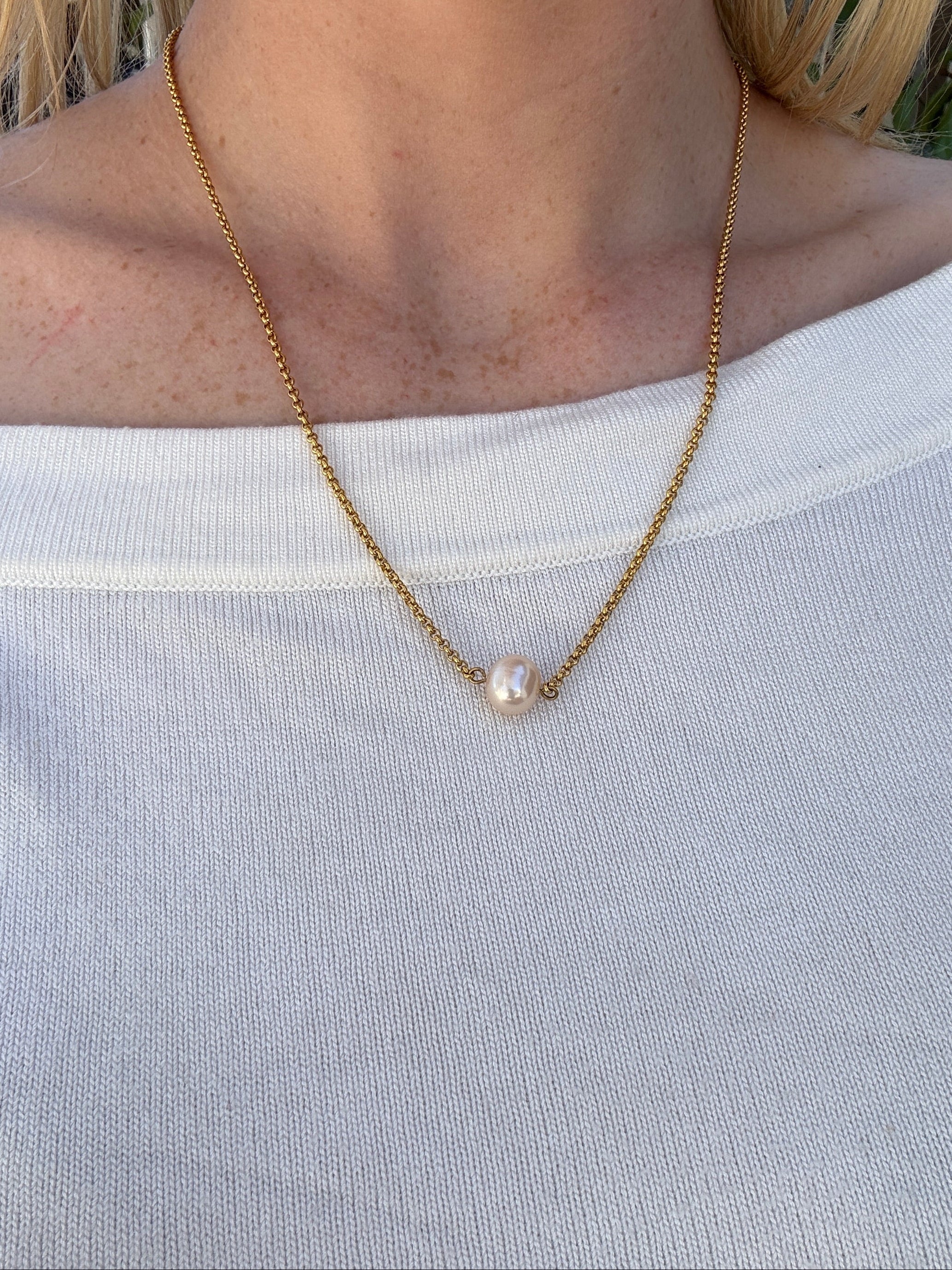 Gold Rolo Chain And Pearl A26