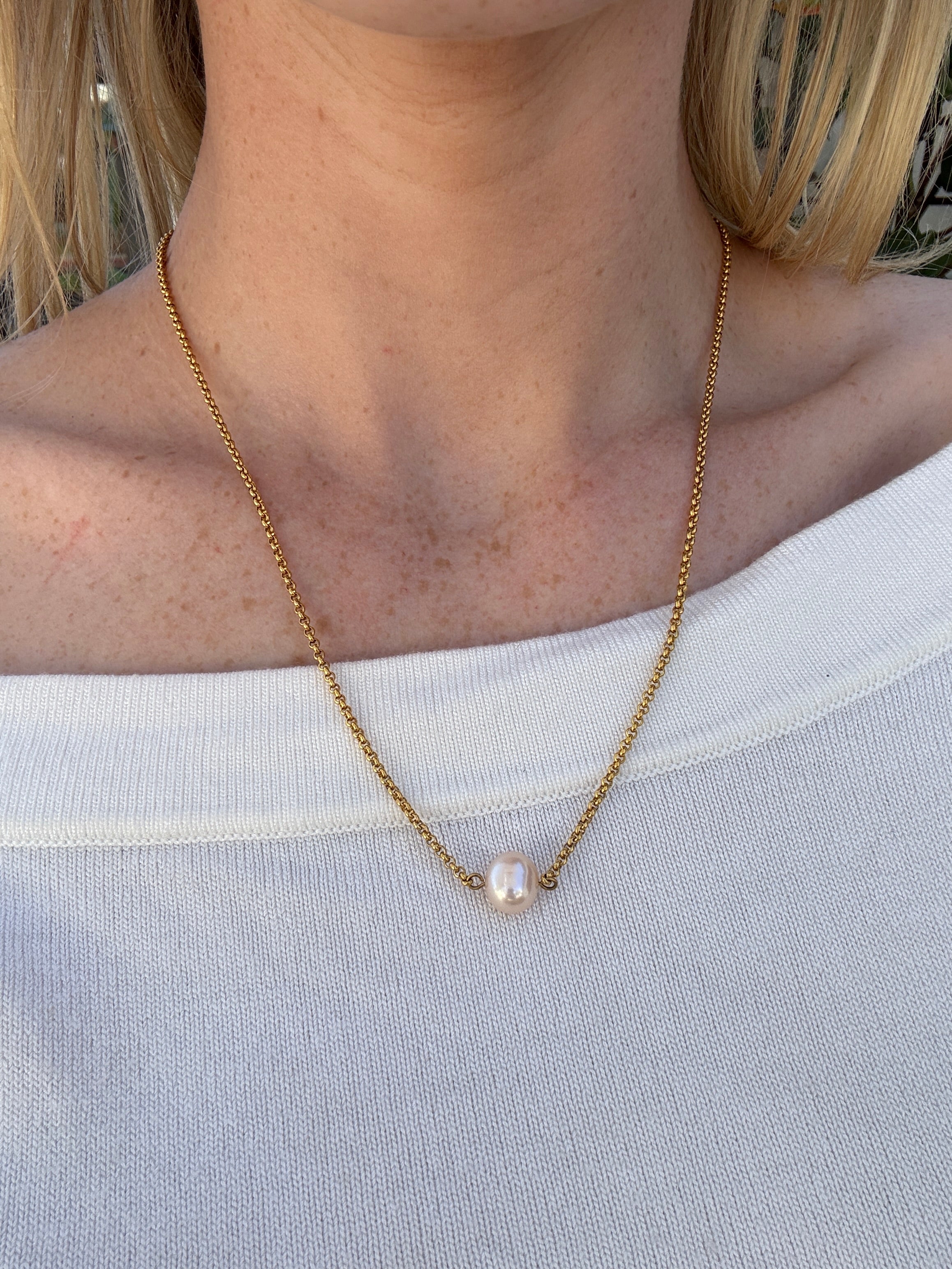 Gold Rolo Chain And Pearl A26