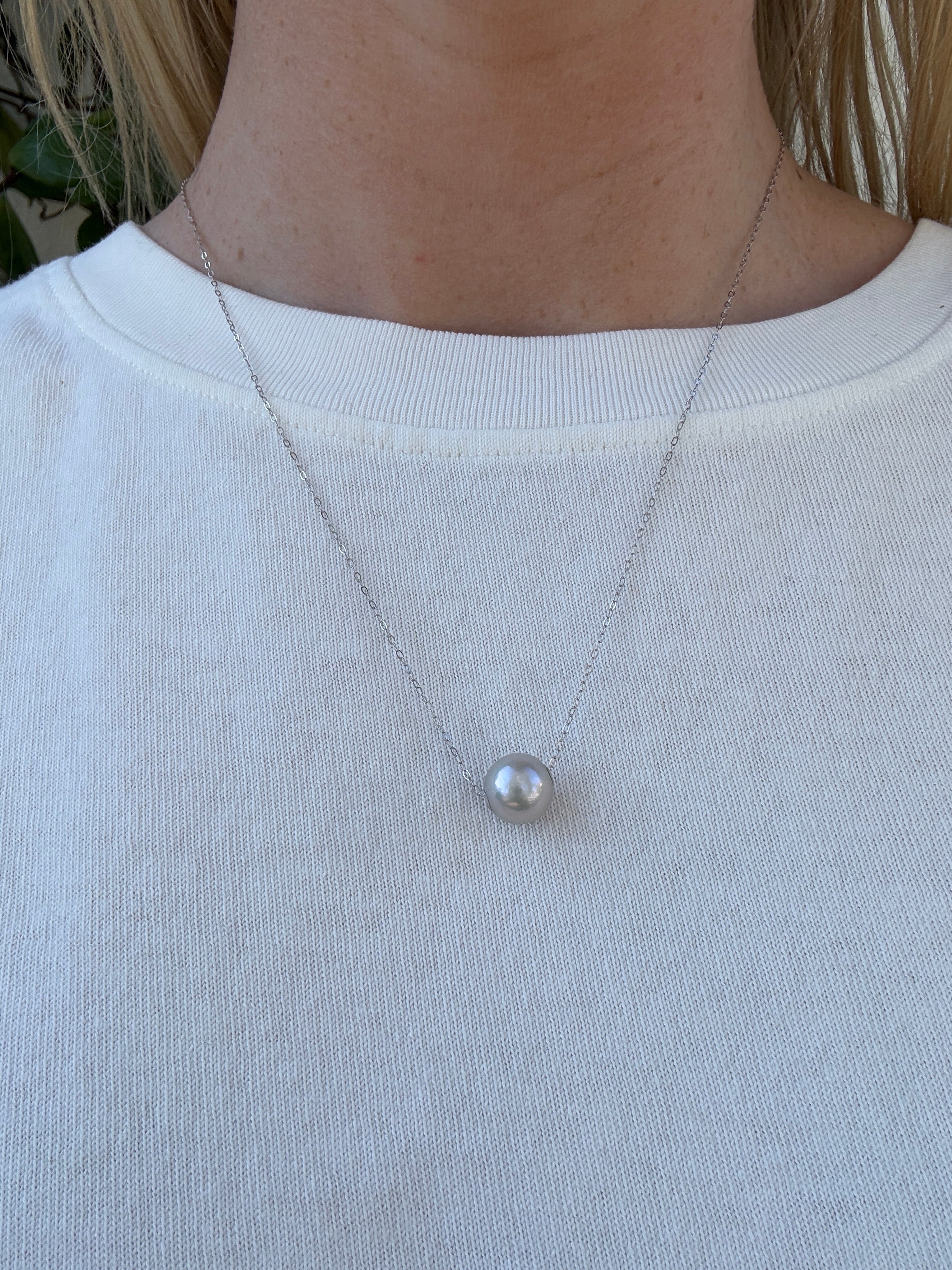 Silver Floating White Pearl A21