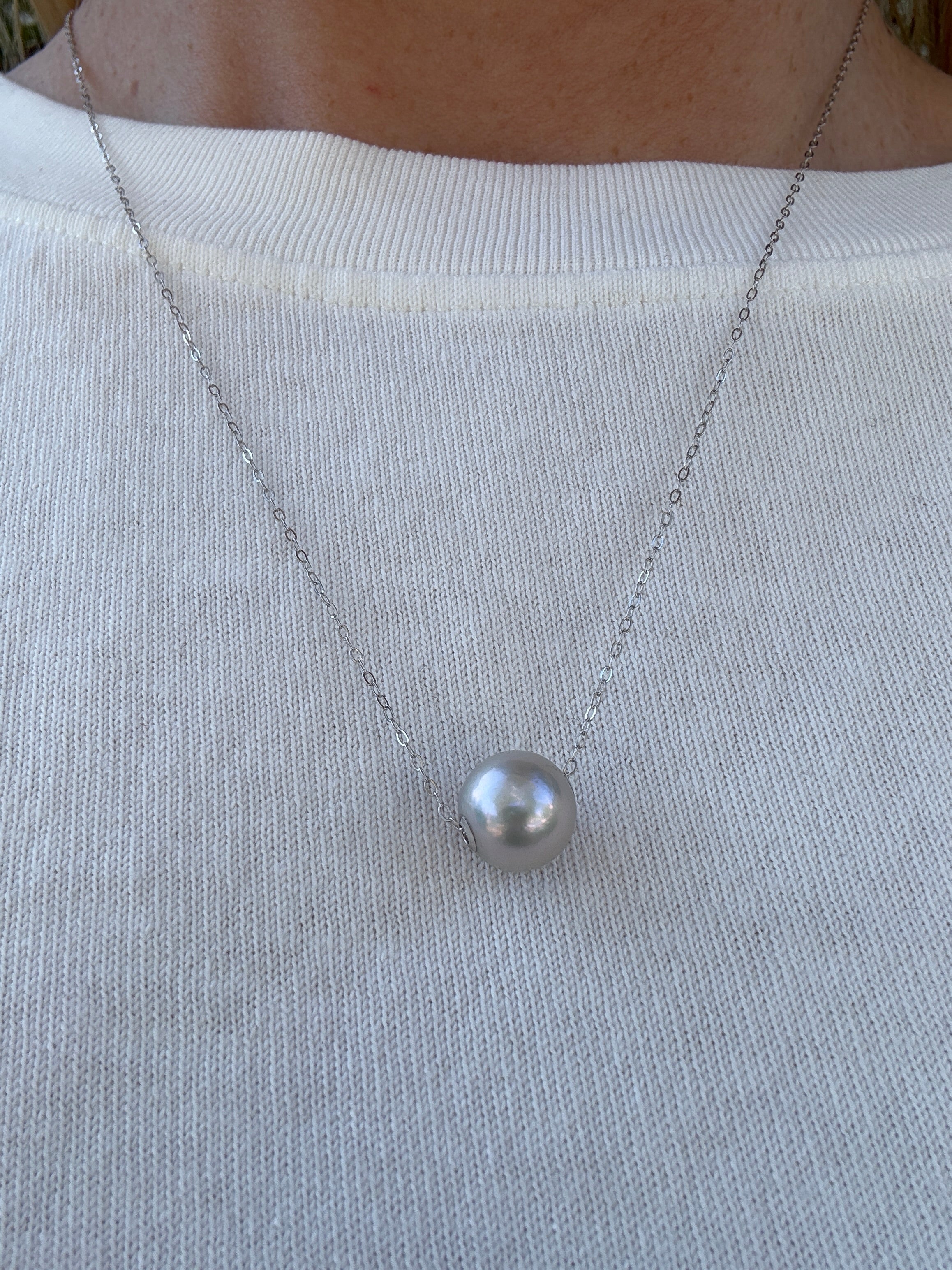 Silver Floating White Pearl A21