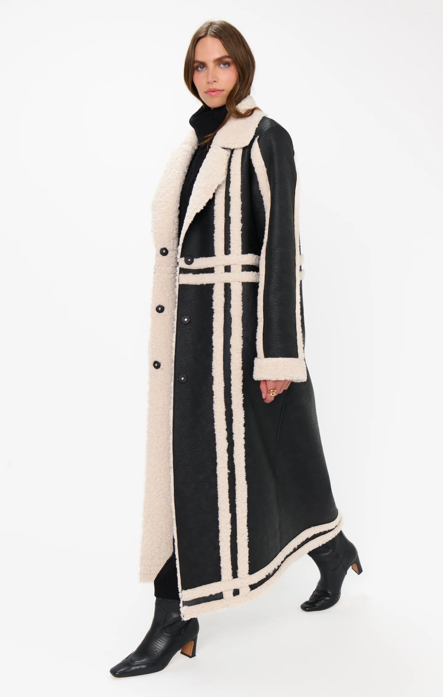 Swiss Alps Coat Black