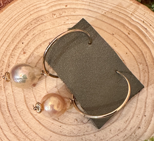 Mother pearl drop gold hoop earings