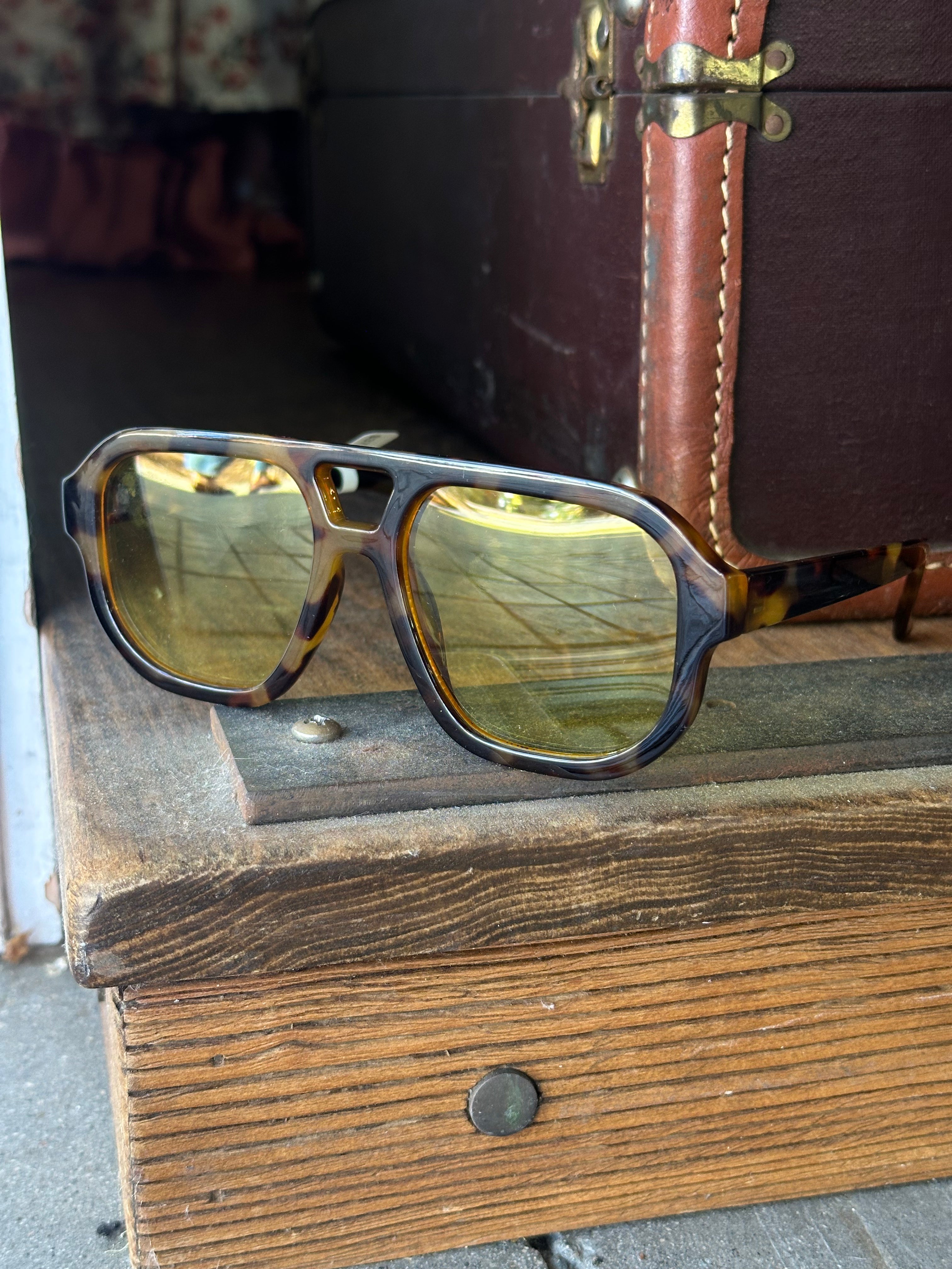 Yellow Tortoise Aviation Aviator Sunnies