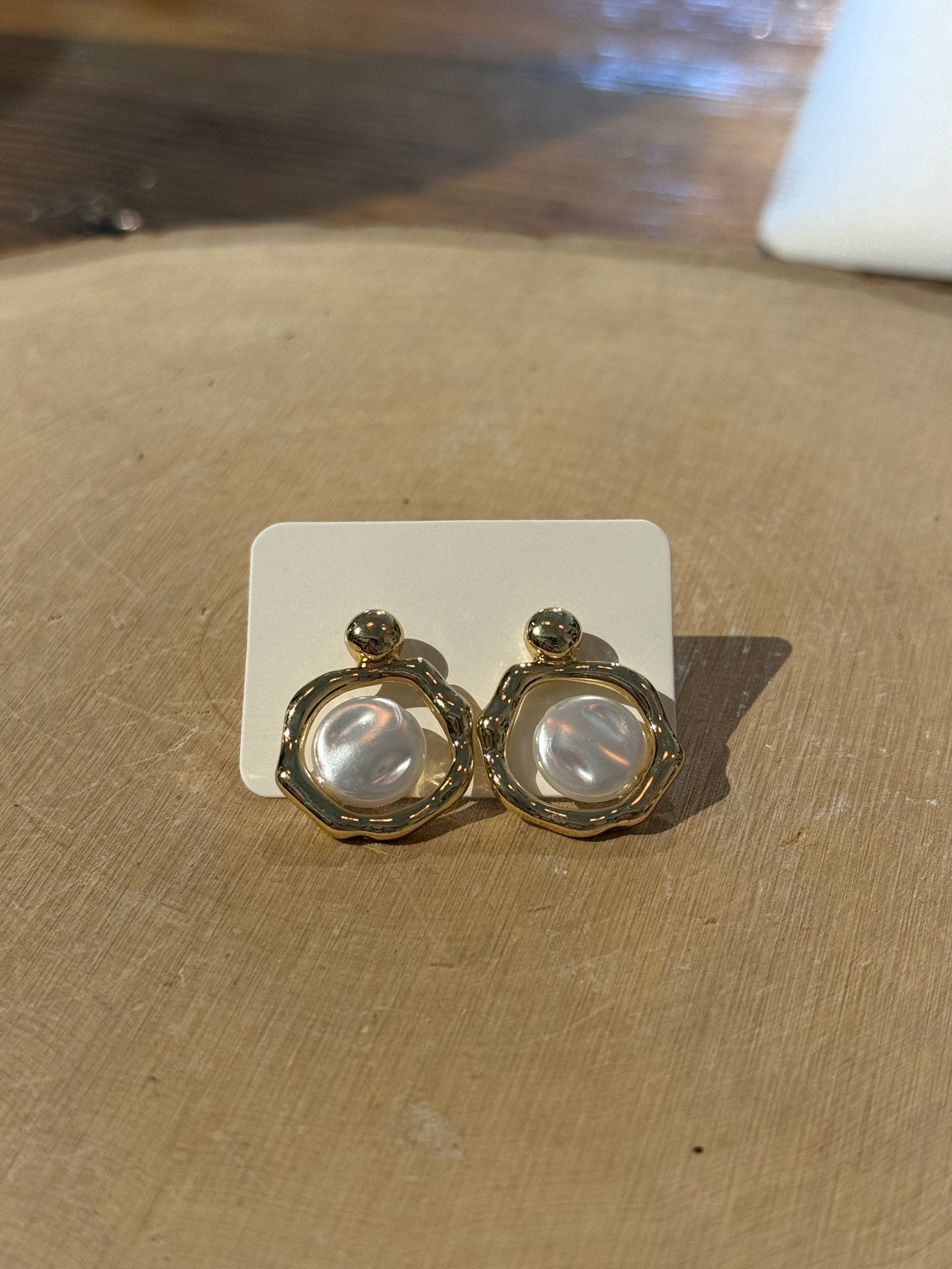 Pretty Pearl Earrings