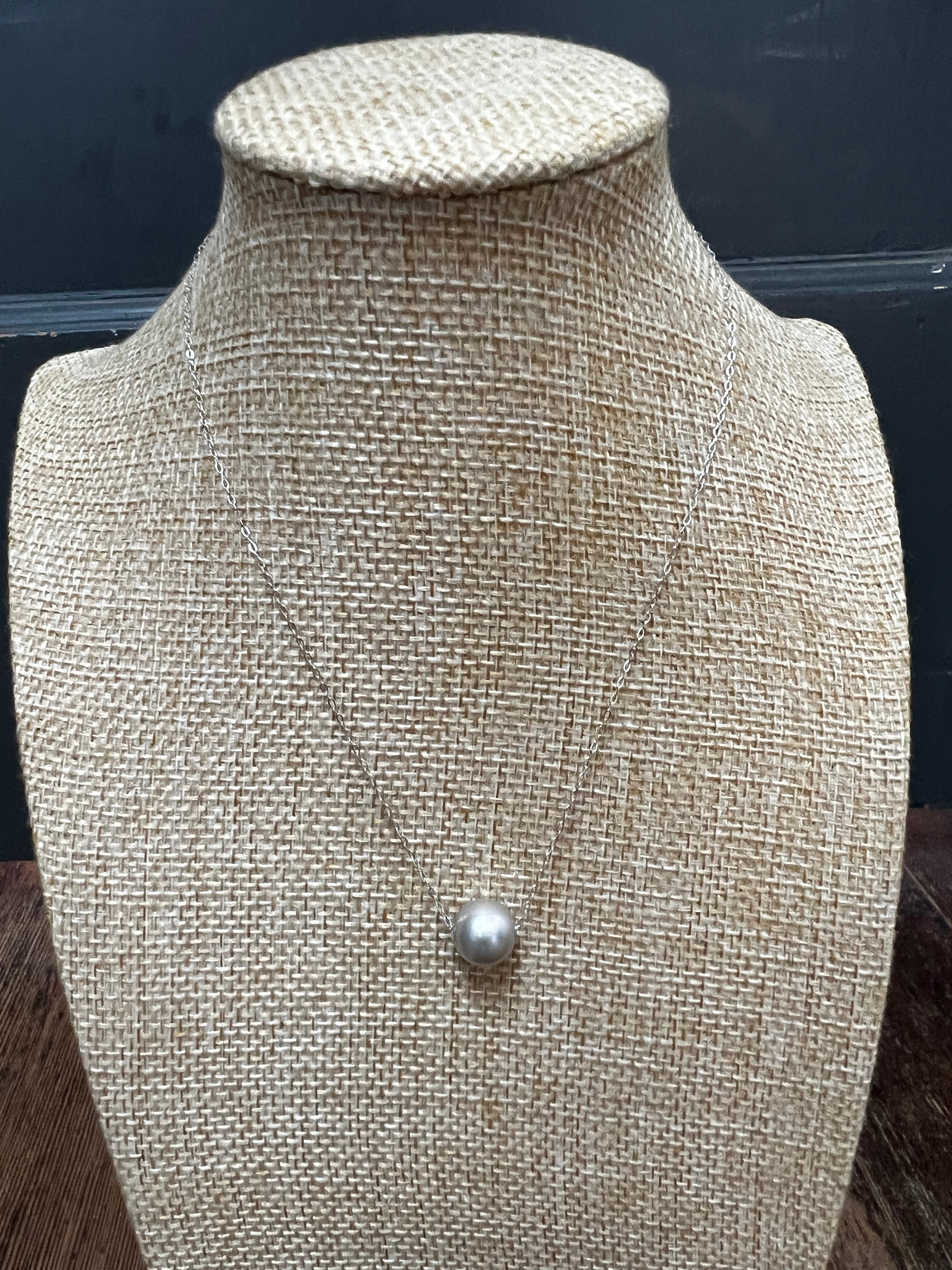 Silver Floating Blue Pearl A19