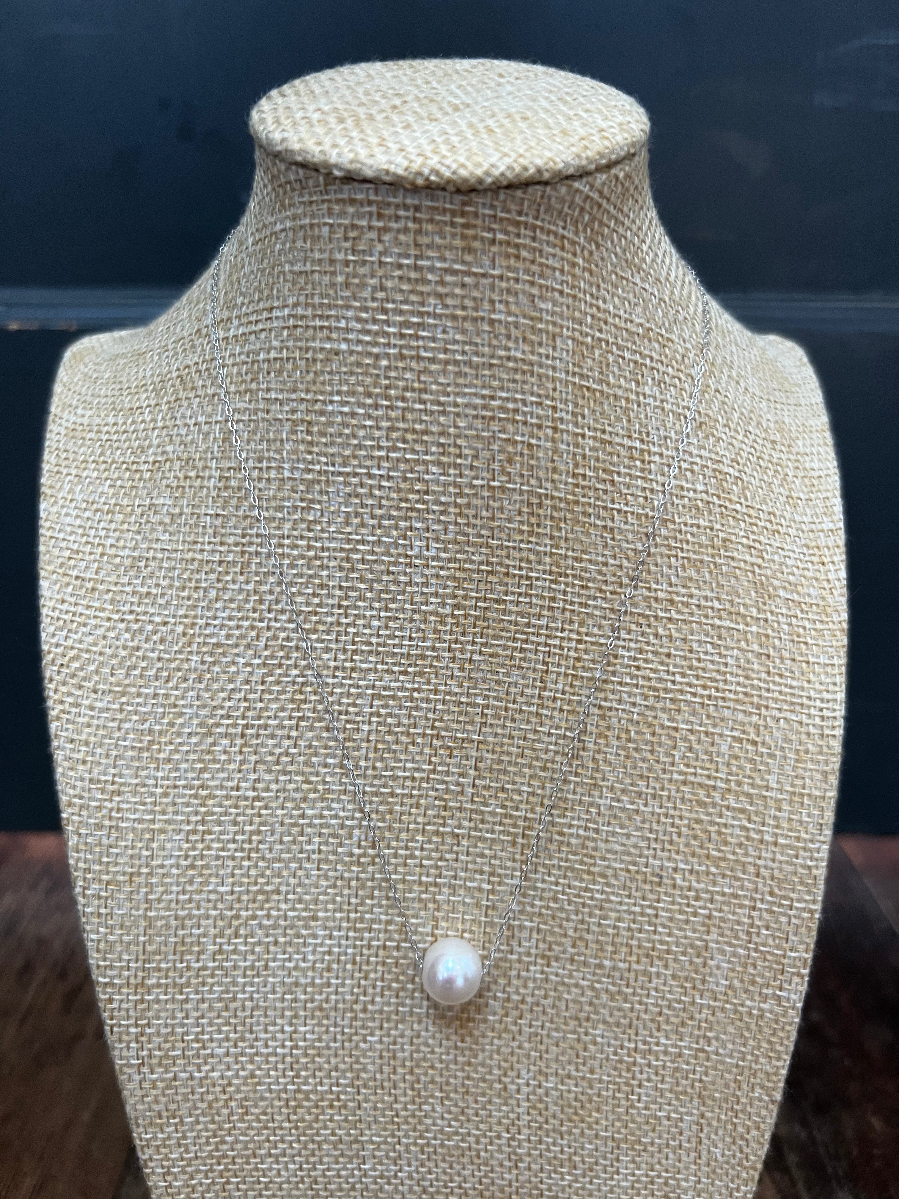 Silver Floating White Pearl A21