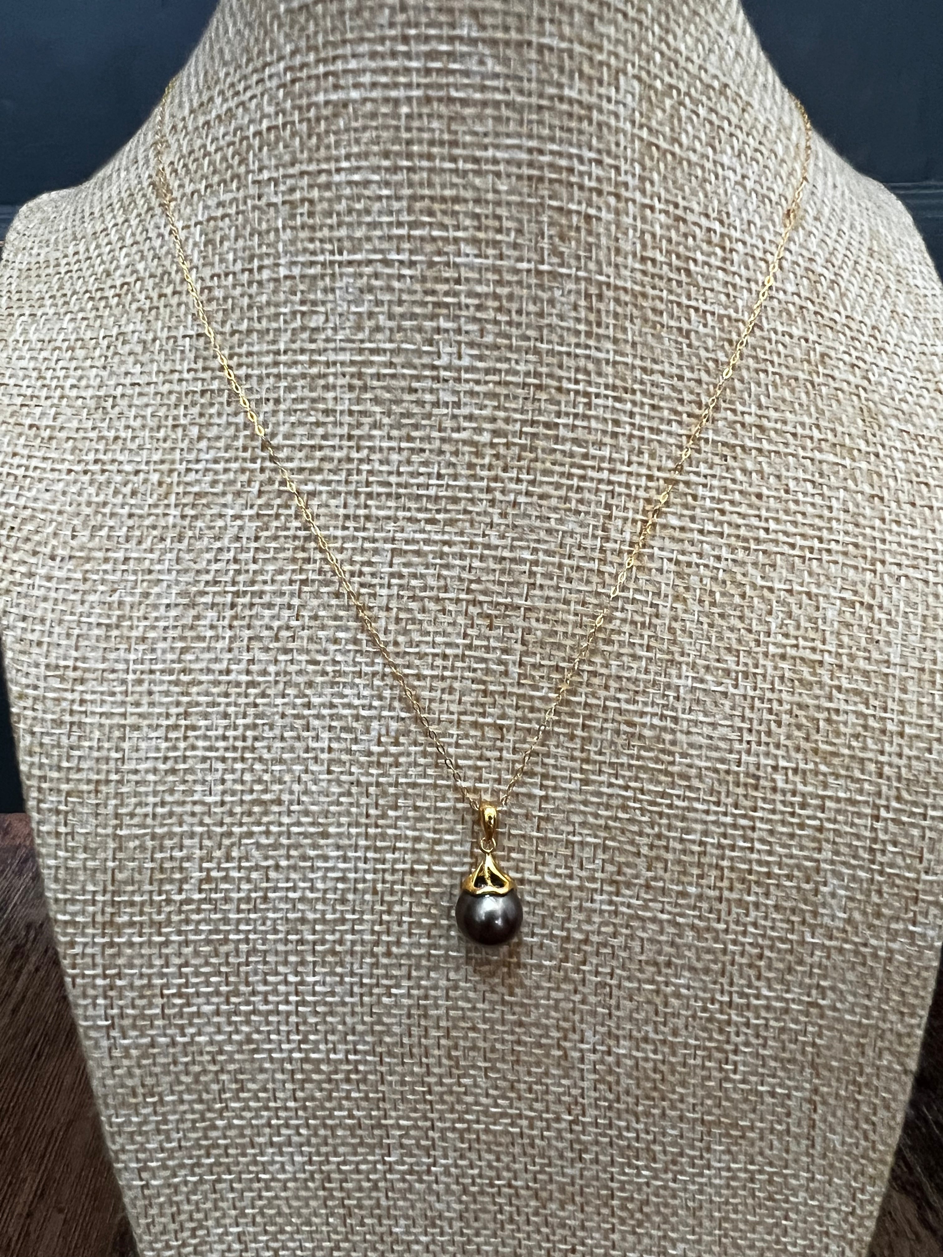 Dainty Gold Single Tahitian Pearl A29
