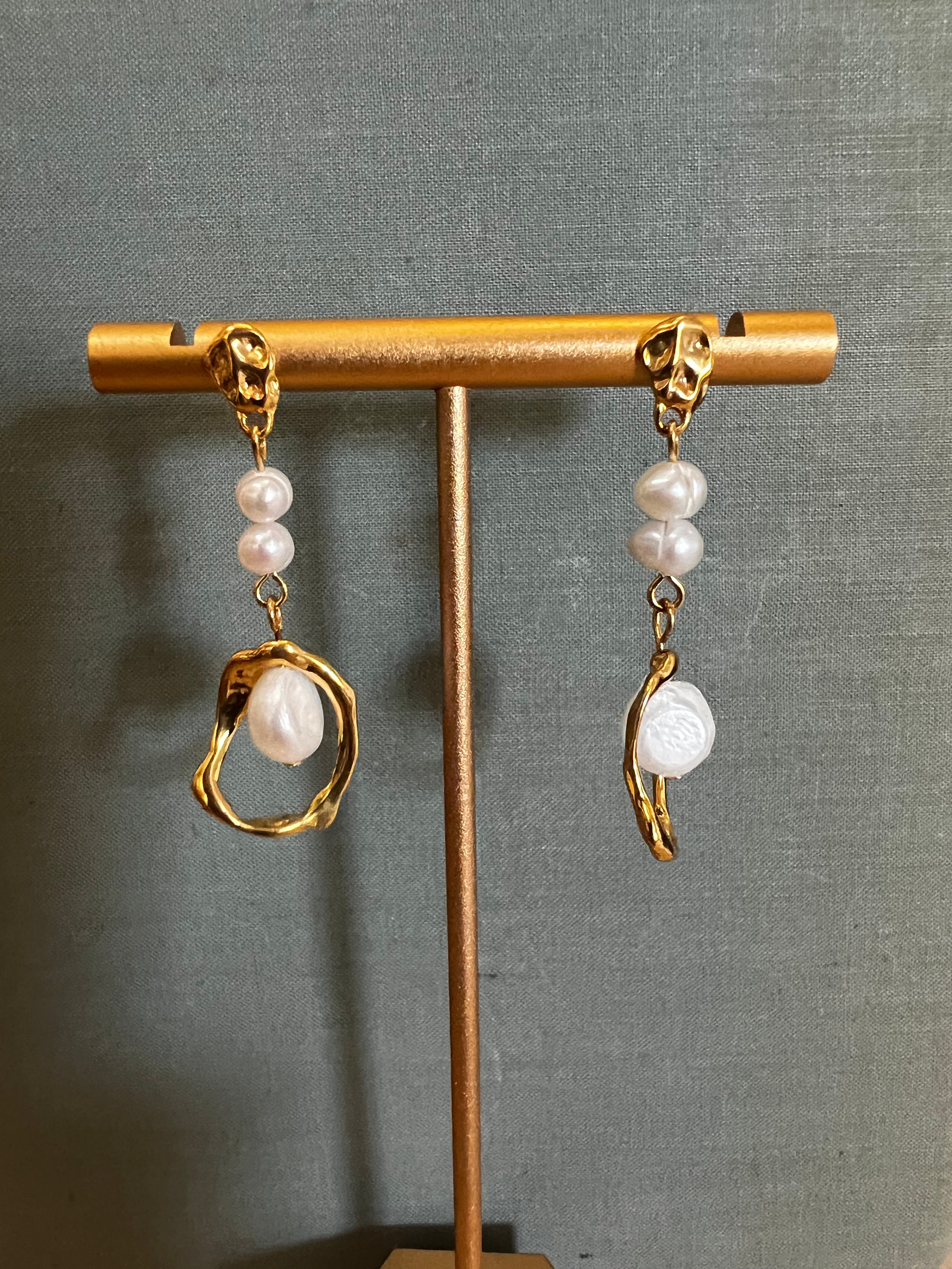 Gold Hammered Gold Triple Drop Pearl A46