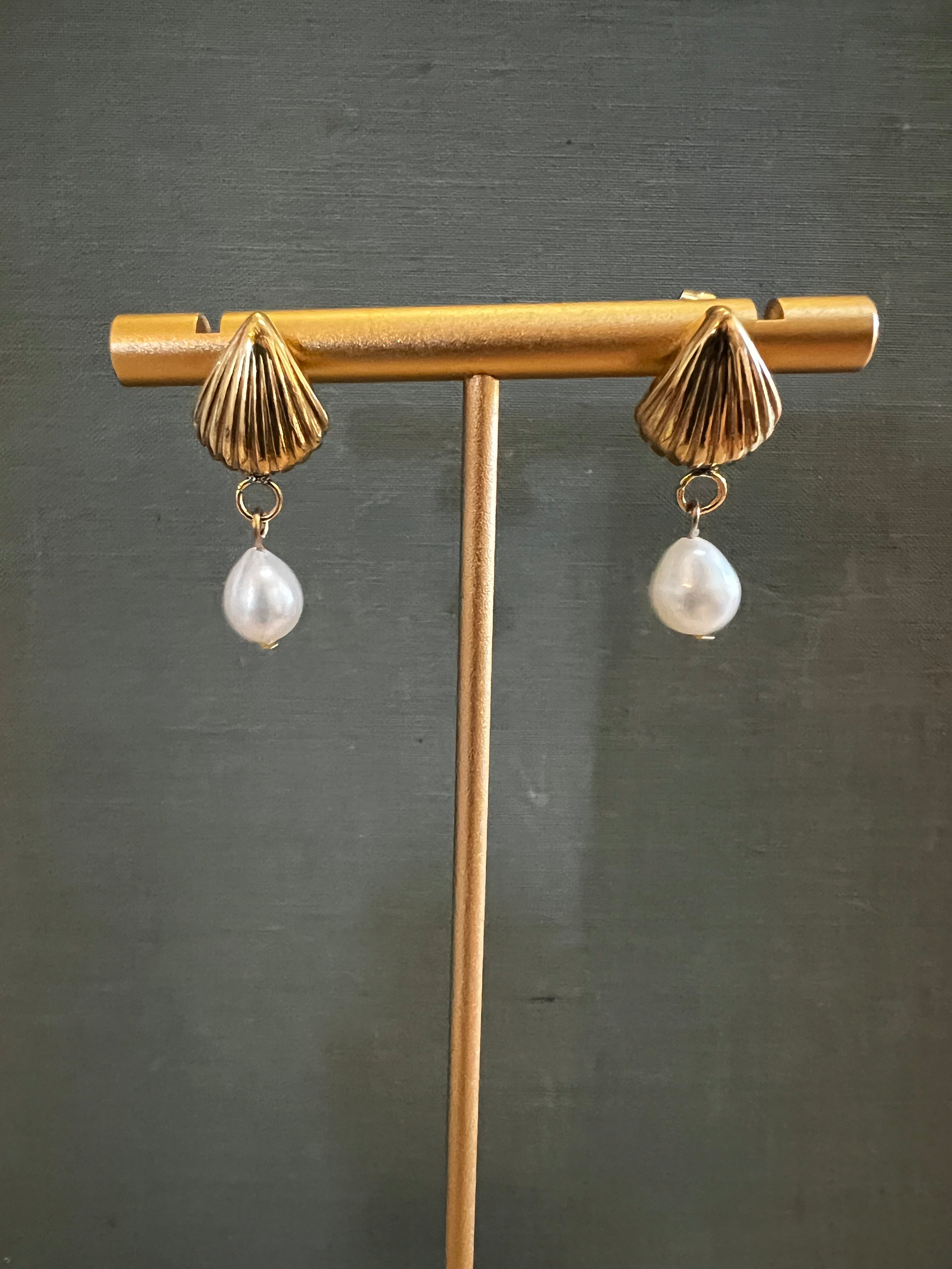 Gold Seashell Stud Earrings A45