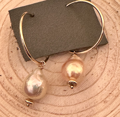 Mother pearl drop gold hoop earings