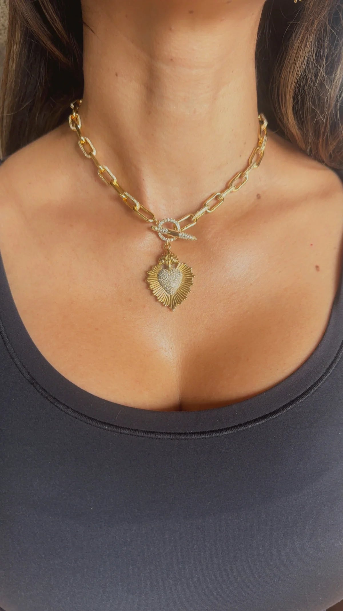 Gold Santa Diamante Corazon Toggle Necklace